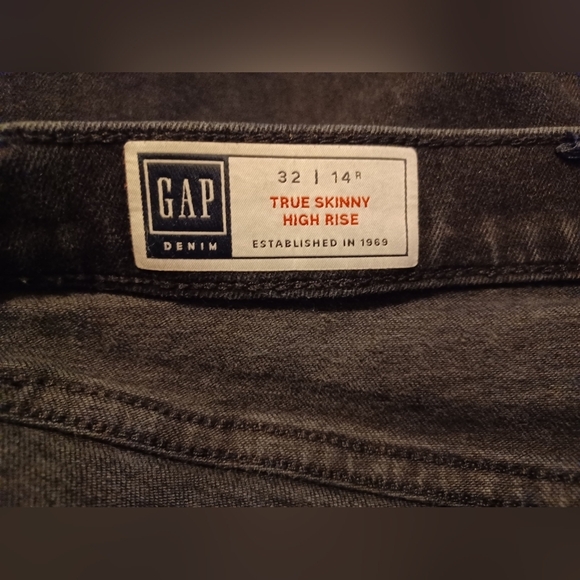 A Gap Denim Black True Skinny High Rise Jeans - Picture 2 of 7